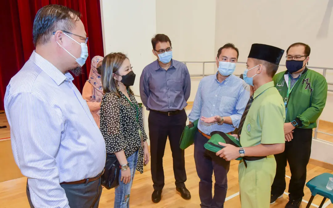 Lebih 80 pelajar madrasah terima komputer riba diperbaharui hasil kerjasama SG Bono dan MUIS