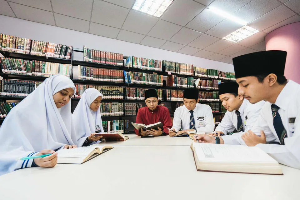 Ilmu dipelajari, agama teras jati diri